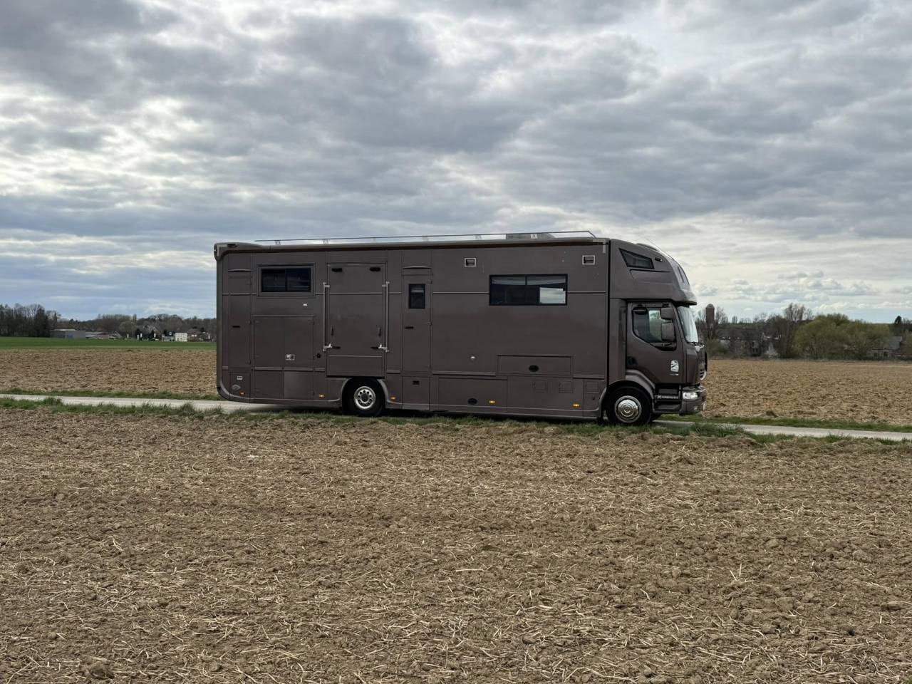 Horsebox NON-HGV Renault midlum 300 cv 2013 Used