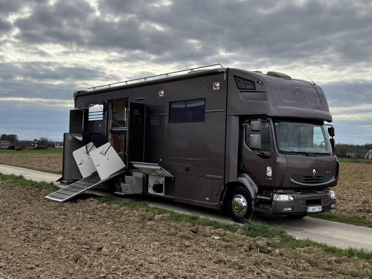 Horsebox NON-HGV Renault midlum 300 cv 2013 Used