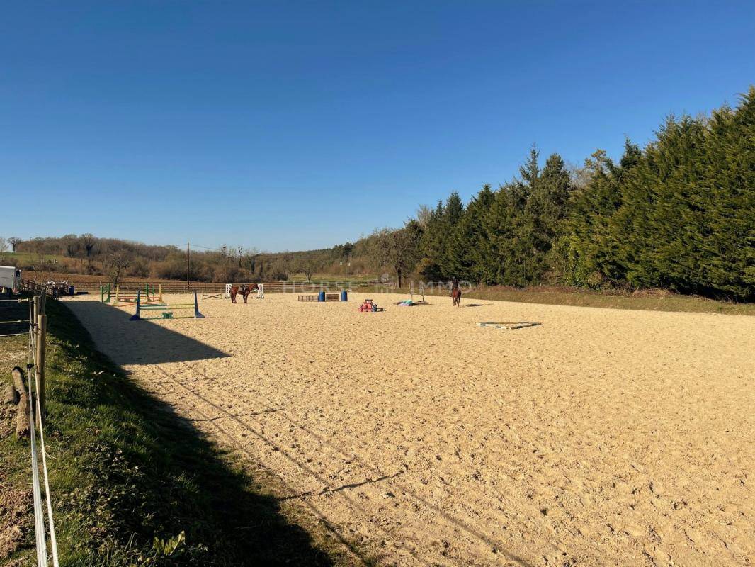 Riding school  Yonne