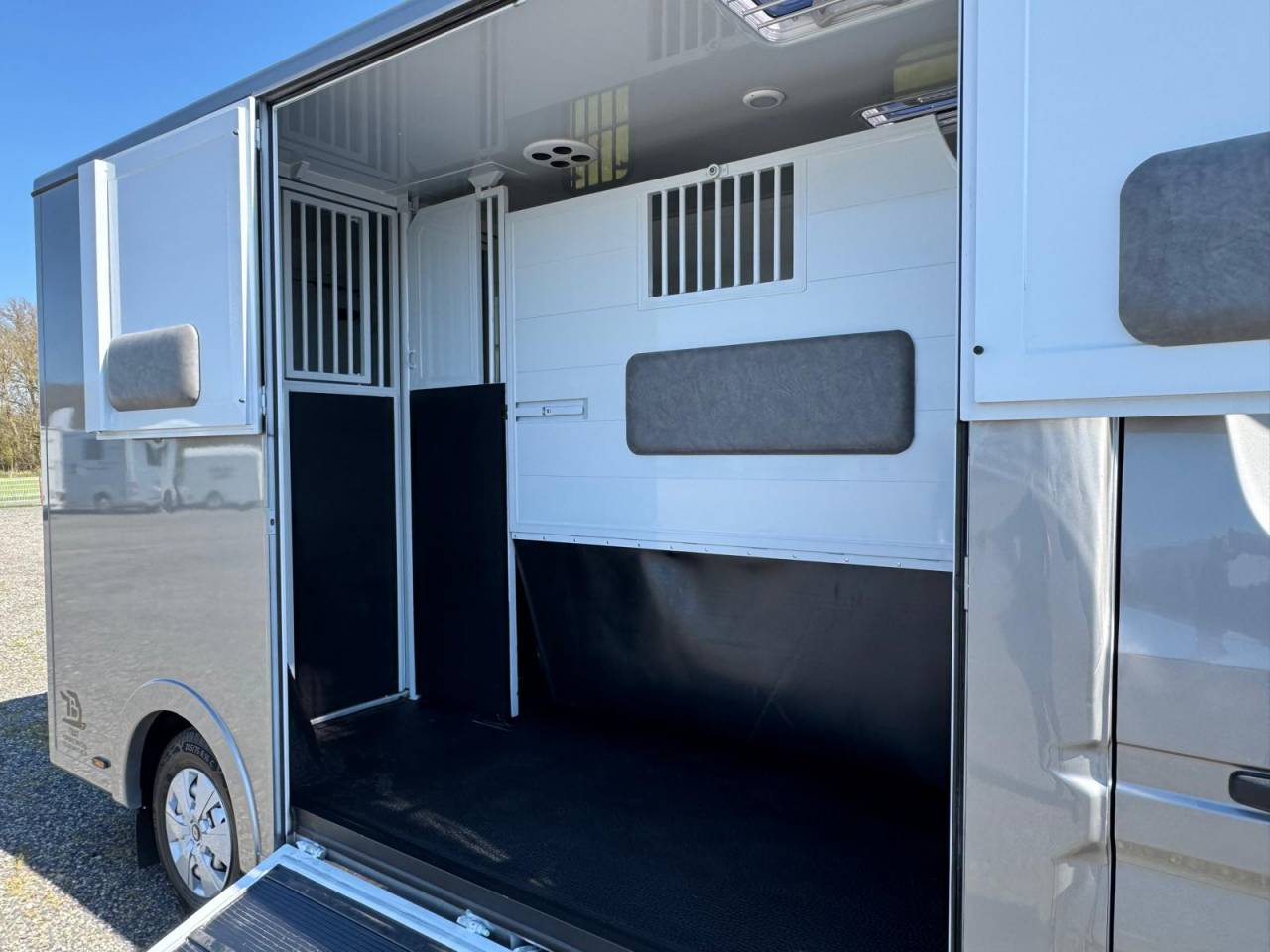 Horsebox HGV TBST Renault Master 2025 New