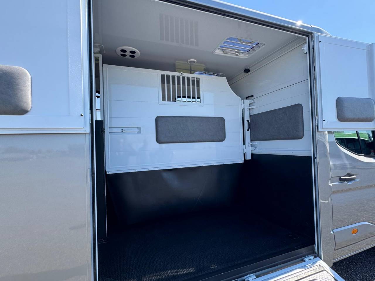 Horsebox HGV TBST Renault Master 2025 New