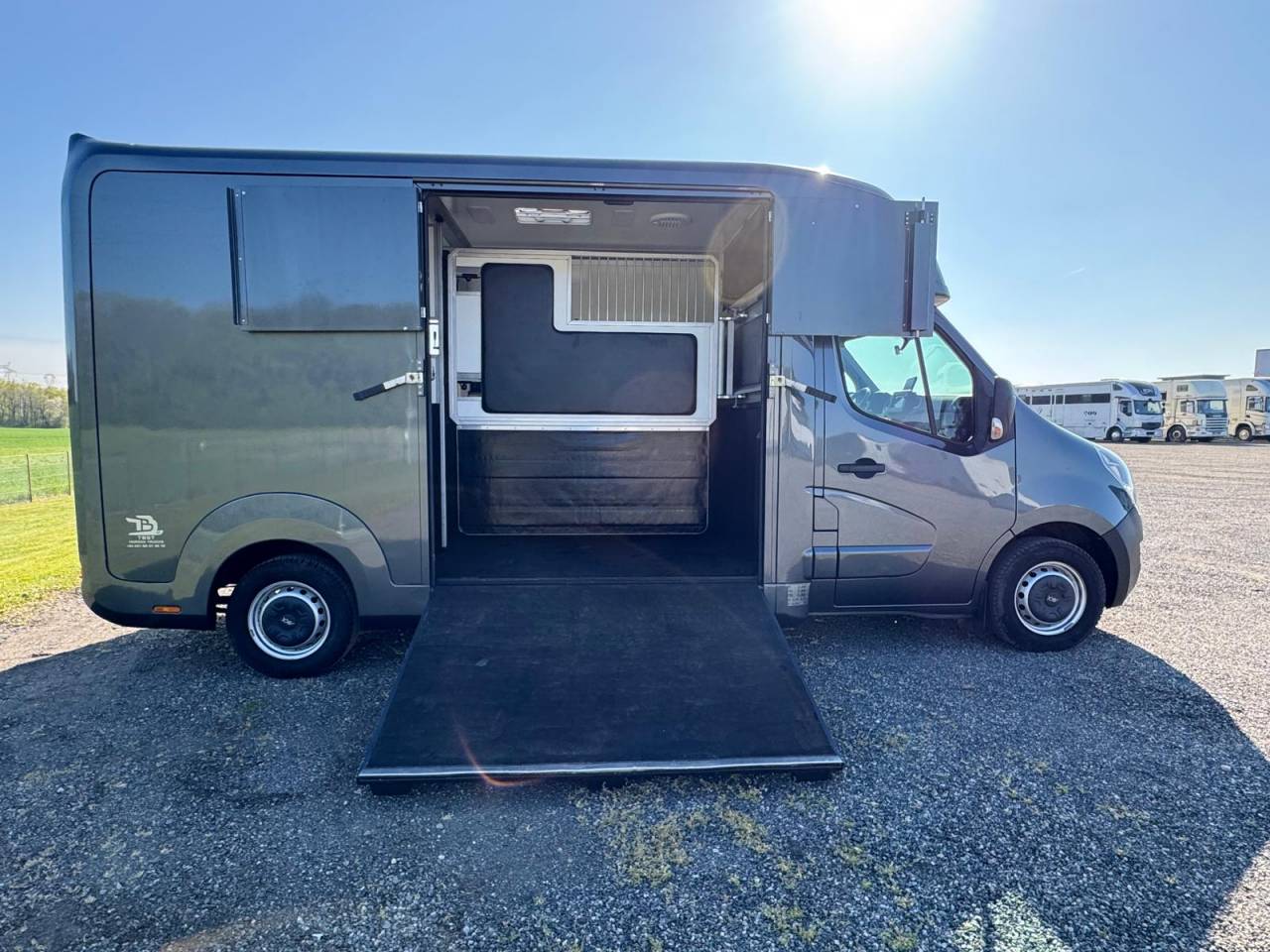 Horsebox HGV AKX Renault 2021 Used