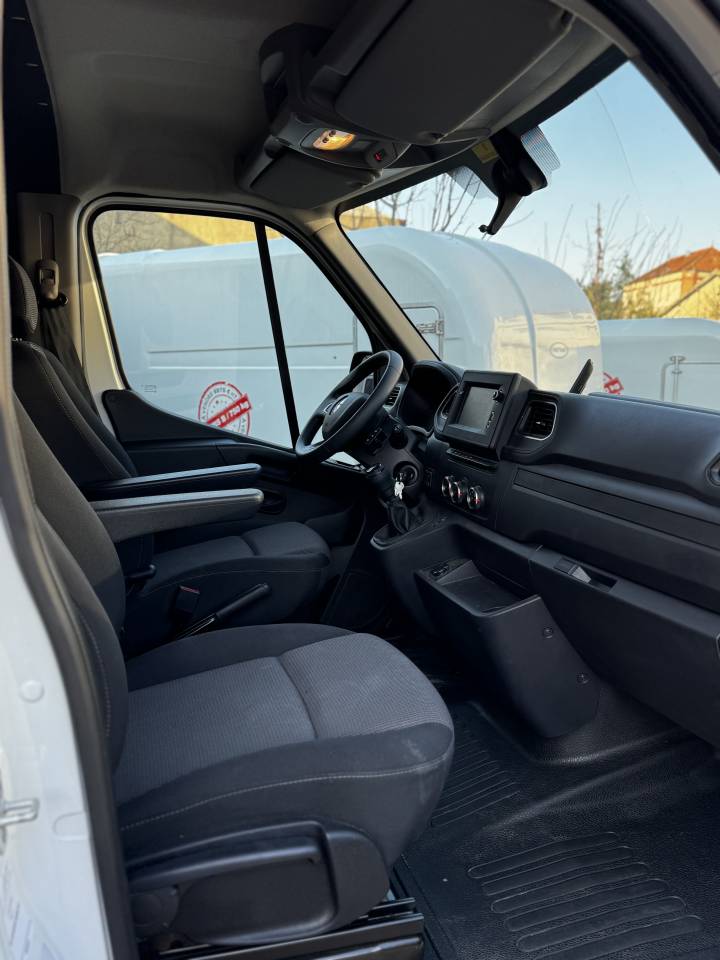 Horsebox HGV AKX AKX 5 places  2023 Used