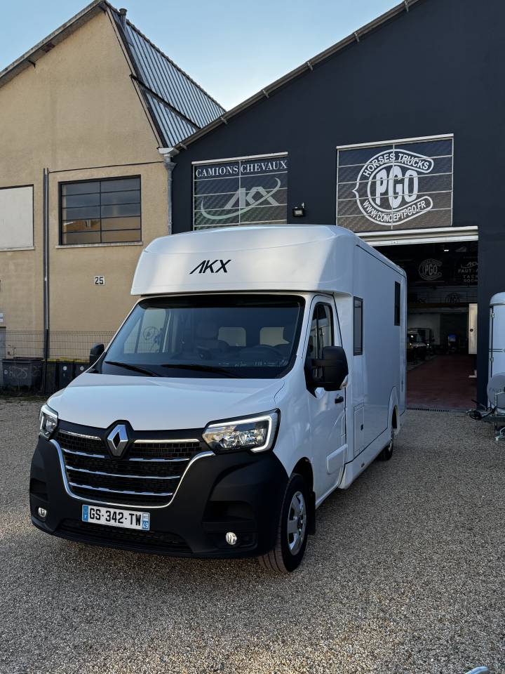 Horsebox HGV AKX AKX 5 places  2023 Used