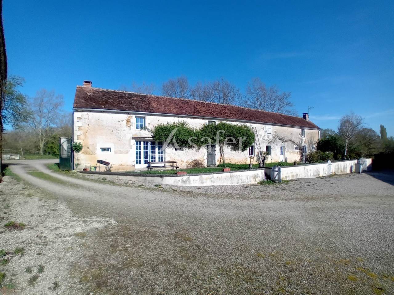 Other country property  Yonne