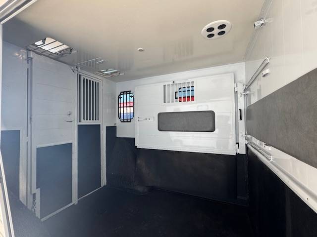 Horsebox HGV Renault Renault Master 2021 Used