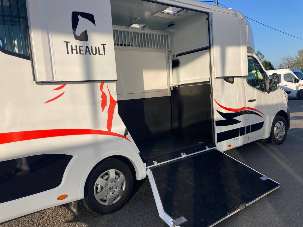 Horsebox HGV Theault Master confort 3 2.3 Master grand volume  2022 Used