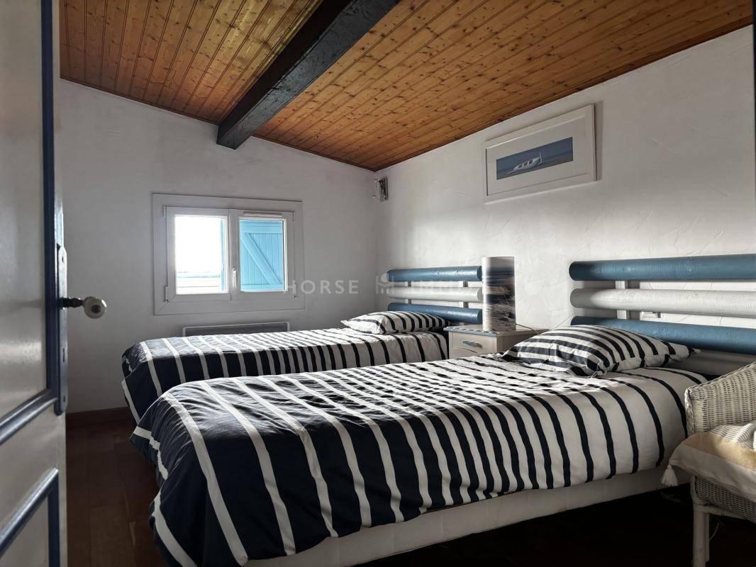 Equestrian property  Vend&eacute;e