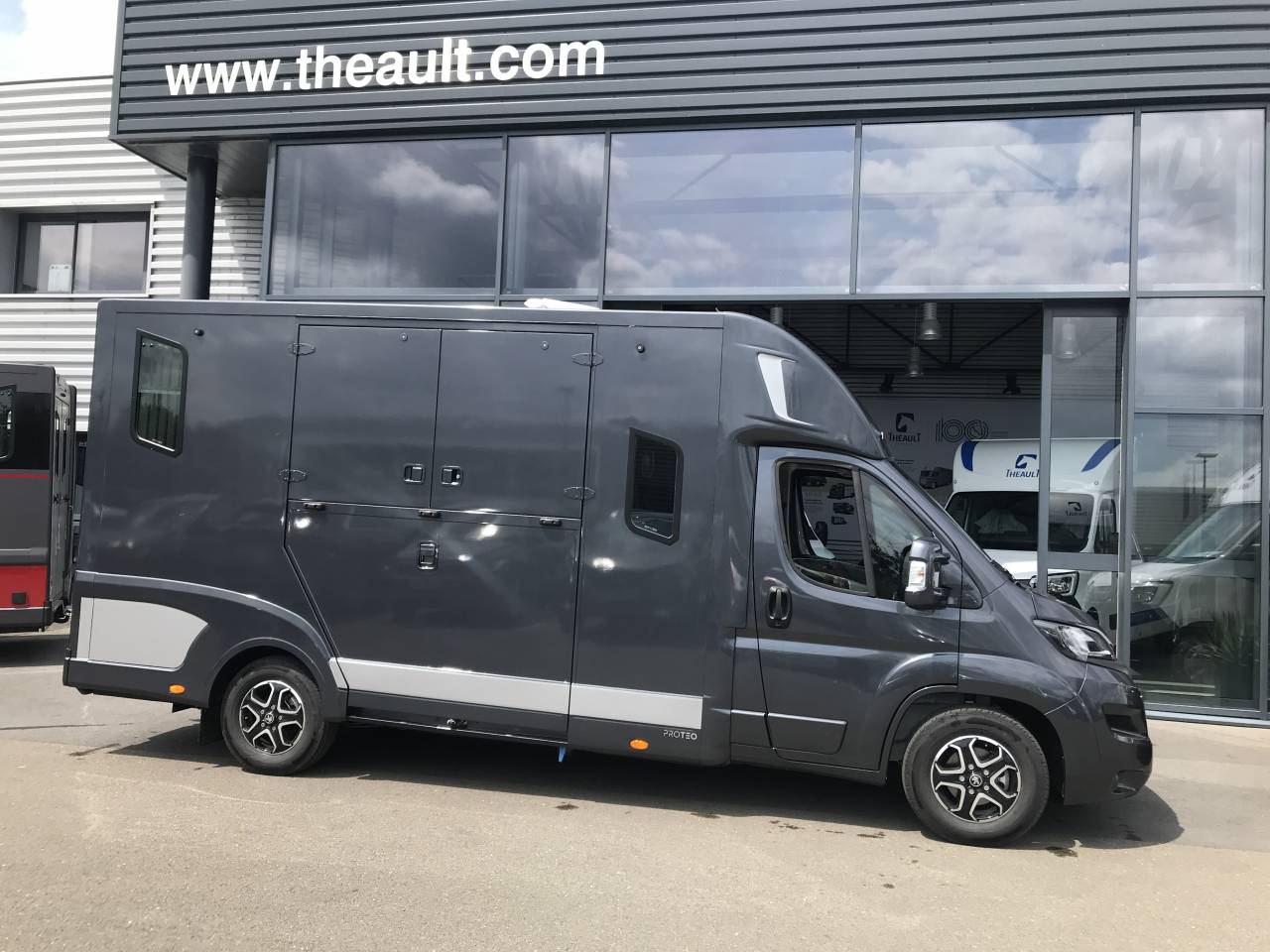 Horsebox HGV Theault Proteo  2024 Used