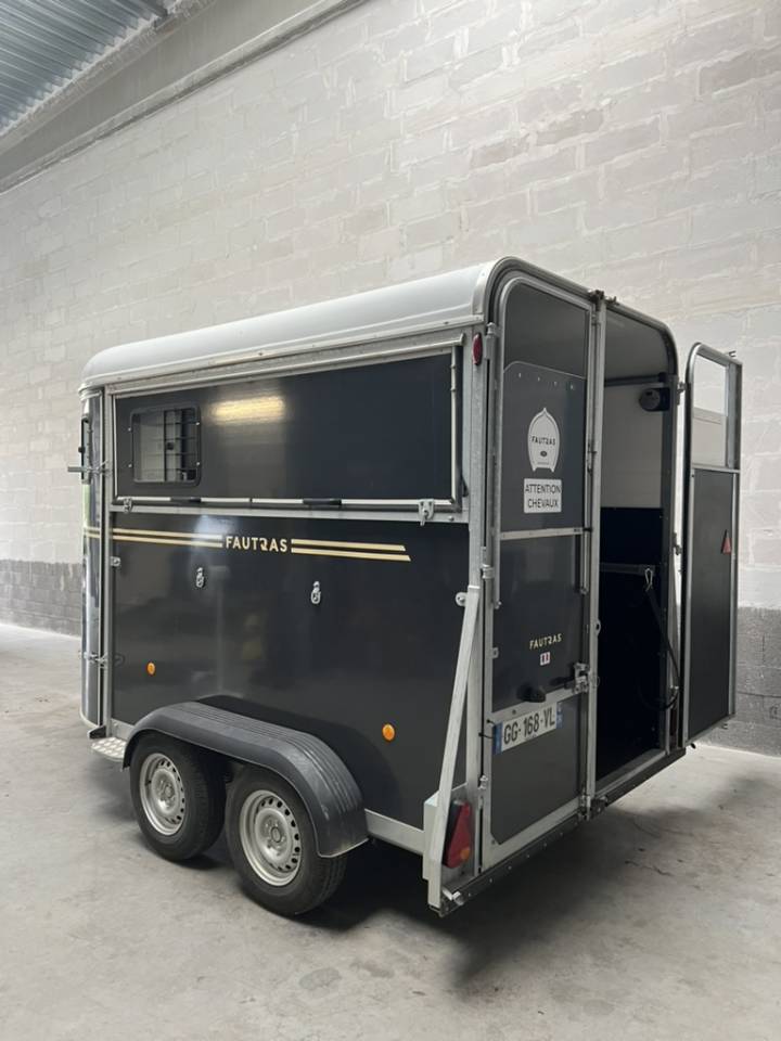 Horse trailer Fautras  2 Stalls 2022 Used