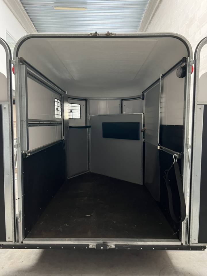 Horse trailer Fautras  2 Stalls 2022 Used