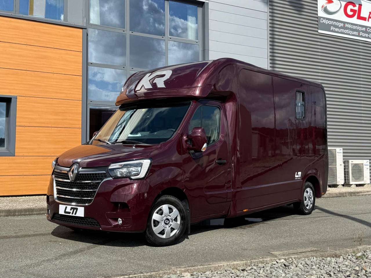 Horsebox HGV Krismar MASTER THEAULT 3 PLACES 2021 Used