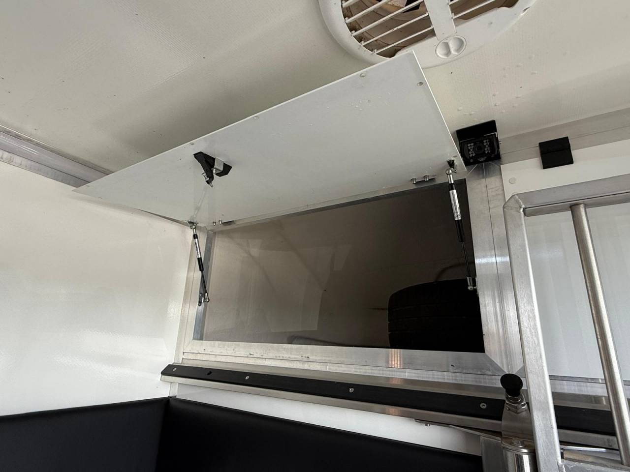 Horsebox HGV Krismar MASTER THEAULT 3 PLACES 2021 Used