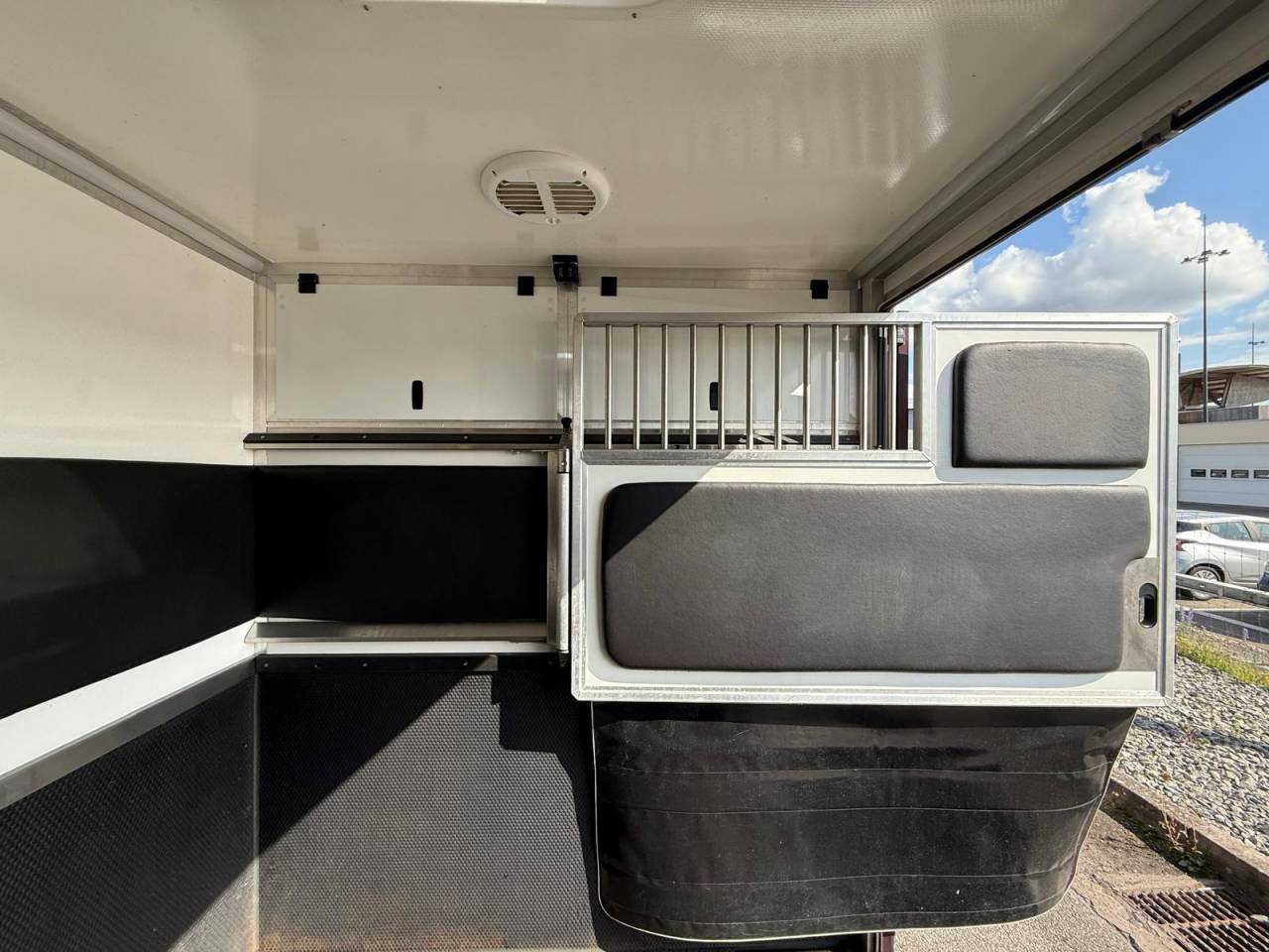 Horsebox HGV Krismar MASTER THEAULT 3 PLACES 2021 Used