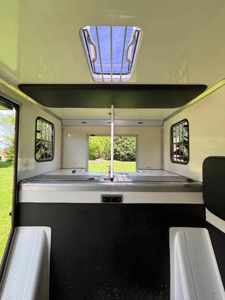 Horsebox HGV Cavalcar OPEL 2018 Used