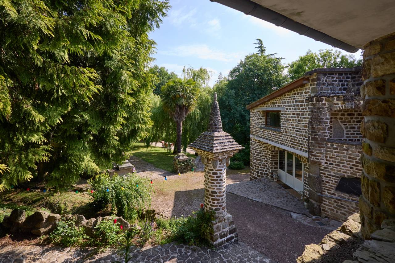 Equestrian property  Mayenne