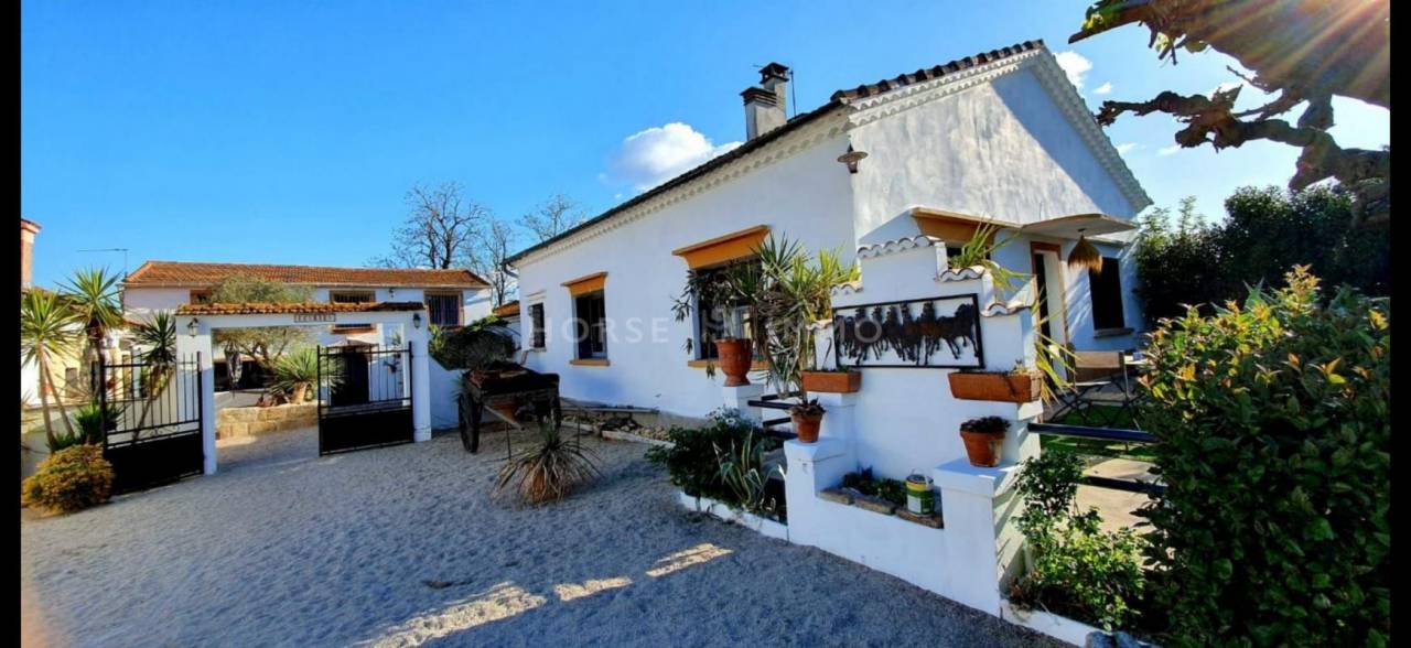 Equestrian property  Gard
