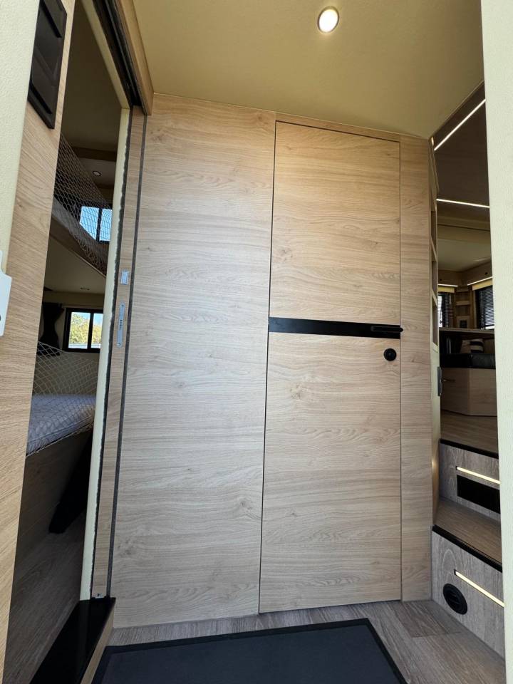 Horsebox NON-HGV Krismar MERCEDES 2021 Used