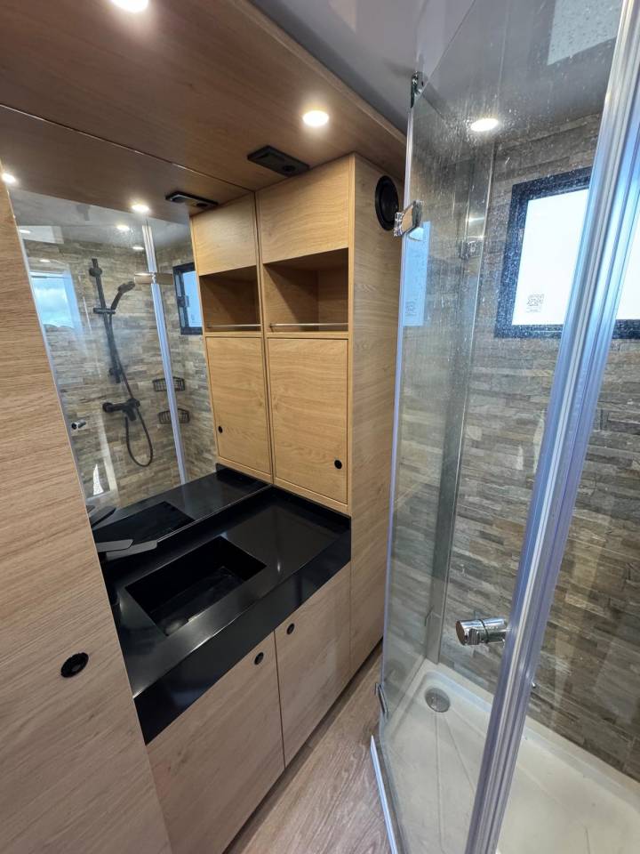 Horsebox NON-HGV Krismar MERCEDES 2021 Used