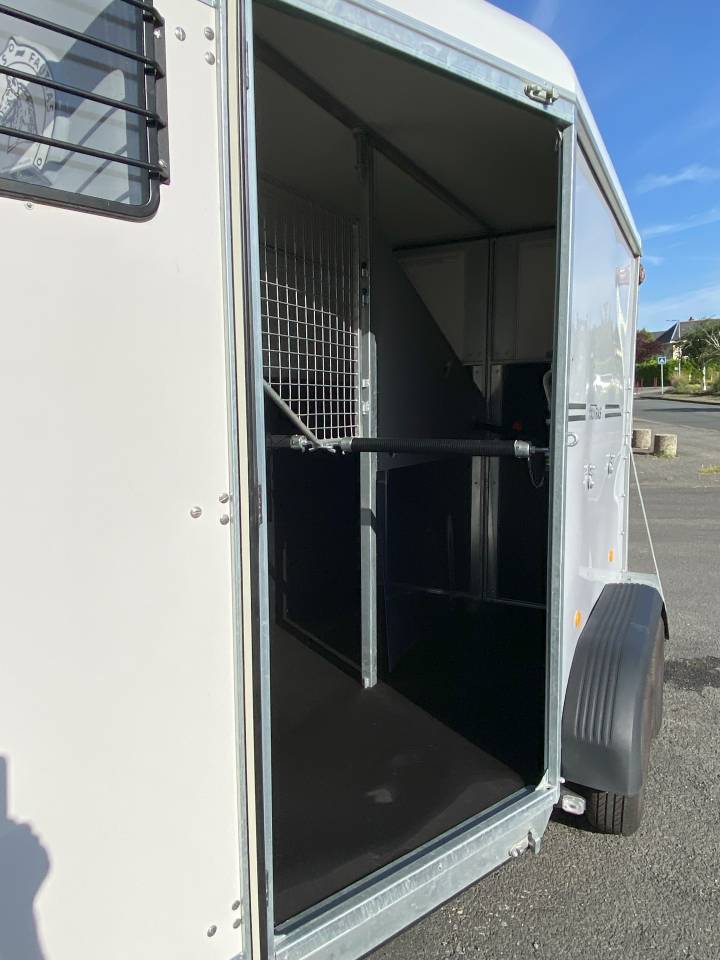 Horse trailer Fautras Provan classic  2 Stalls 2021 Used