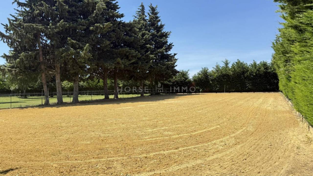 Equestrian property  Gard