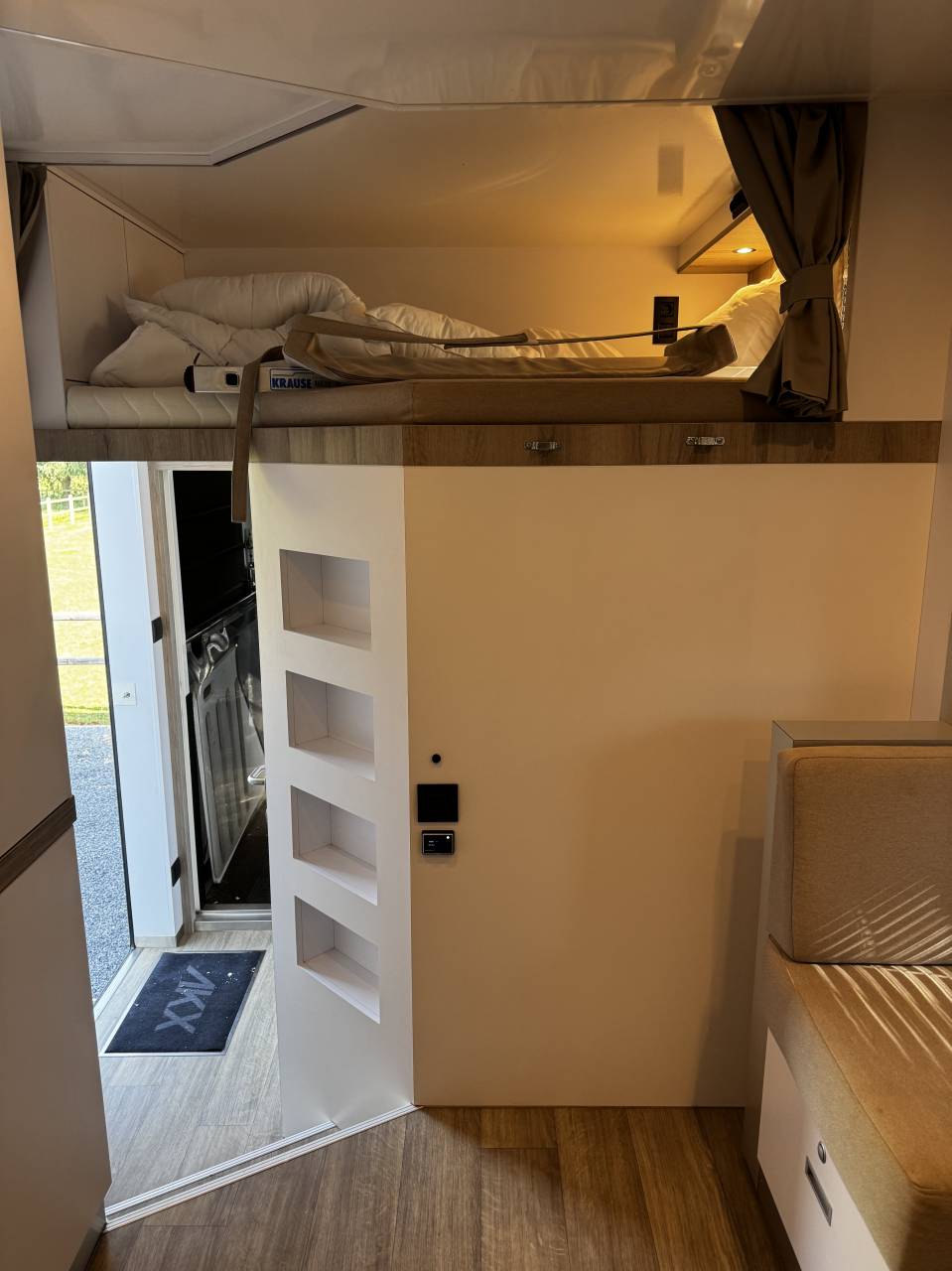 Semitrailer AKX Mercedes actros 2023 Used