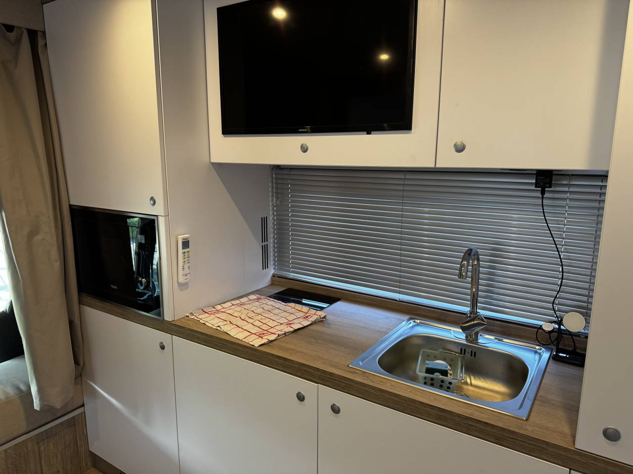 Semitrailer AKX Mercedes actros 2023 Used