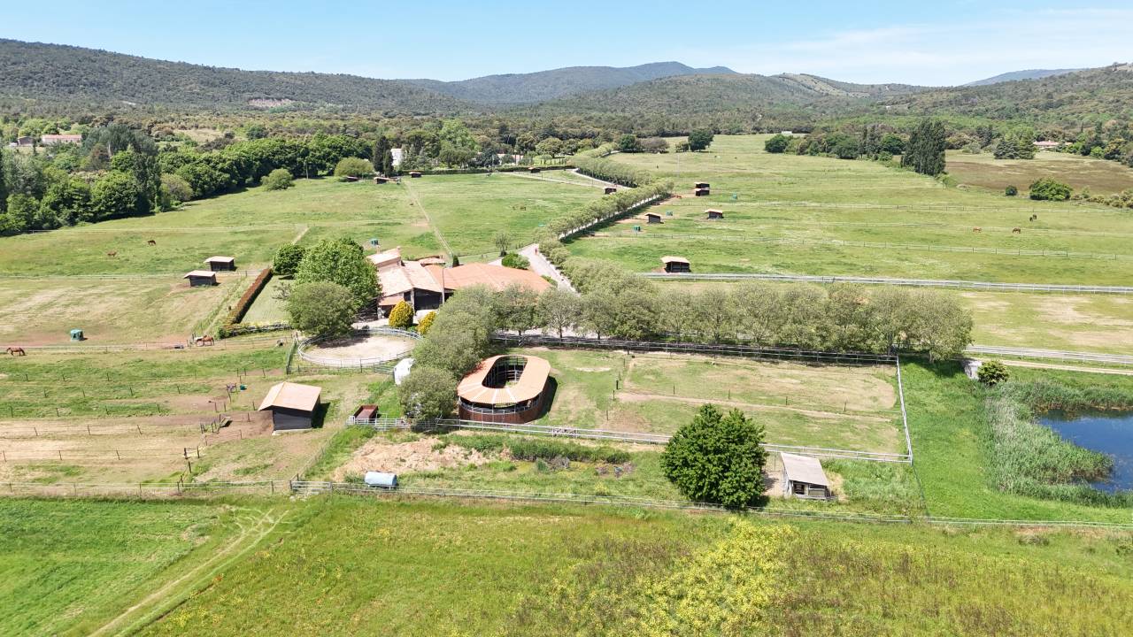 Luxurious equestrian property  Var
