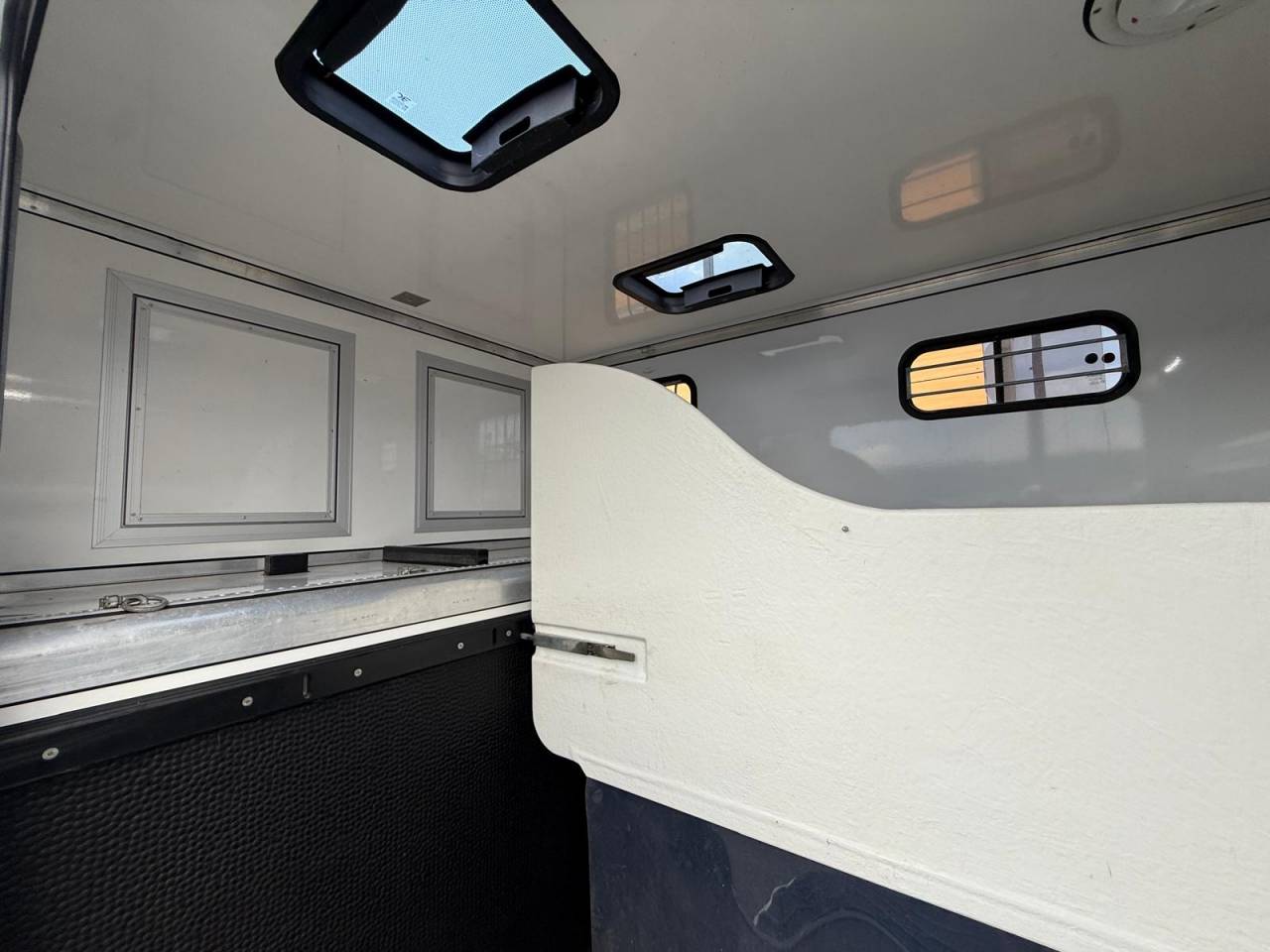 Horsebox HGV Cavalcar NV 400  2021 Used