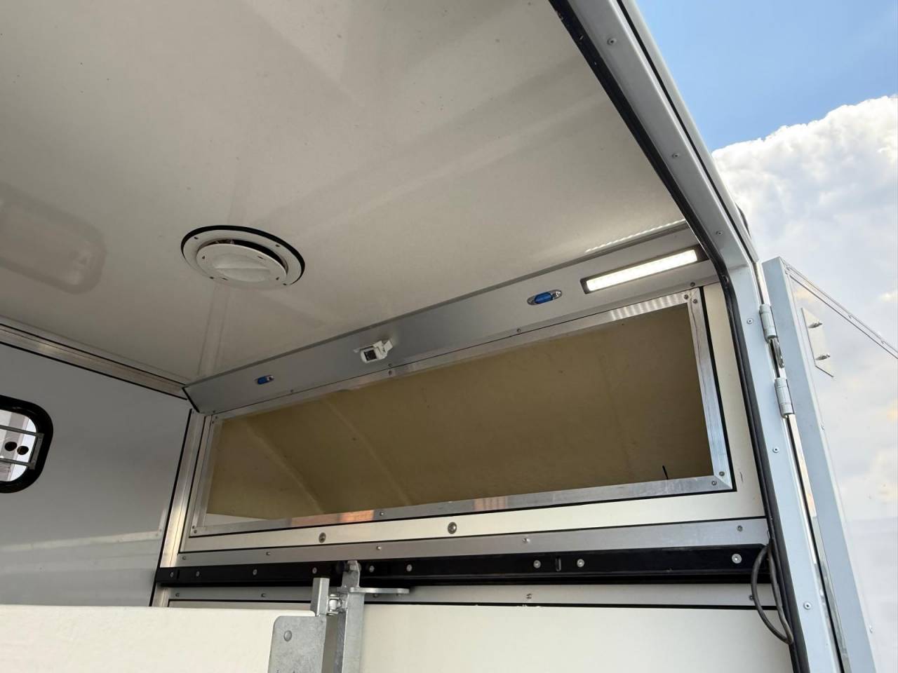 Horsebox HGV Cavalcar NV 400  2021 Used