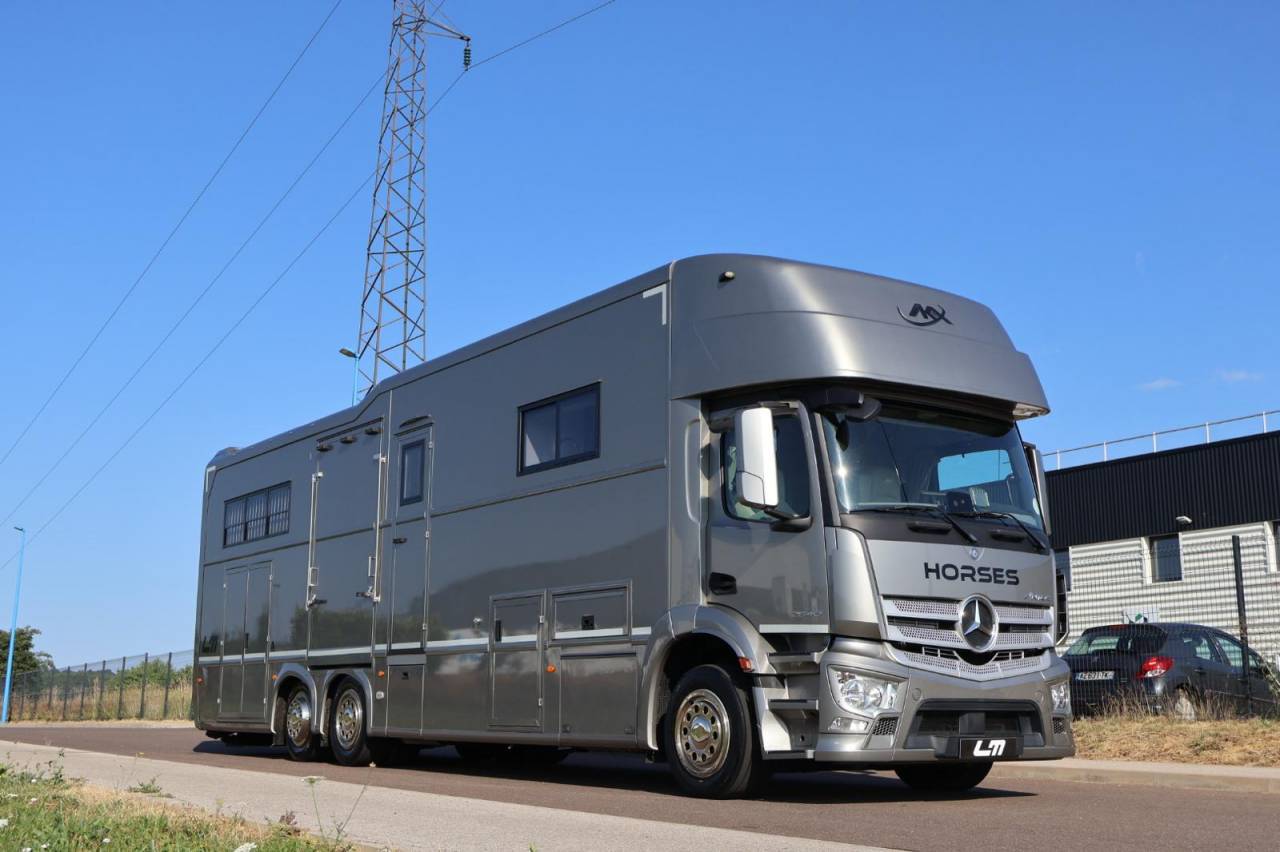 Horsebox NON-HGV AKX MERCEDES-ACTROS 2018 Used