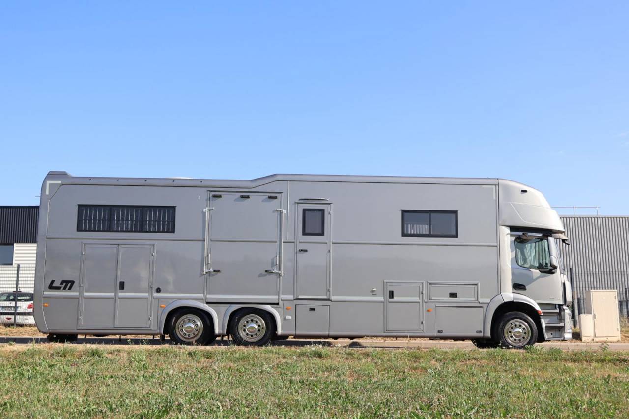 Horsebox NON-HGV AKX MERCEDES-ACTROS 2018 Used