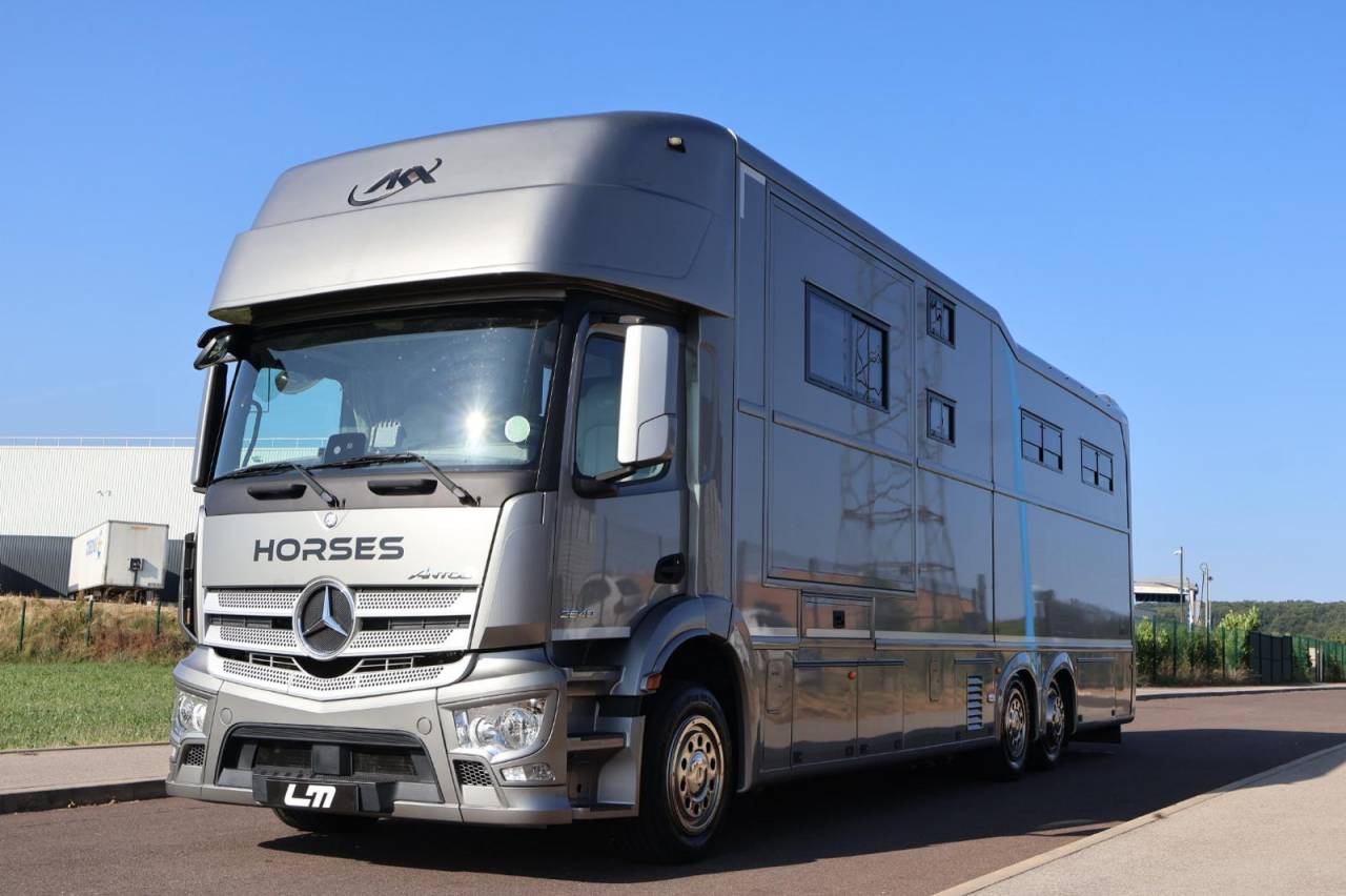 Horsebox NON-HGV AKX MERCEDES-ACTROS 2018 Used
