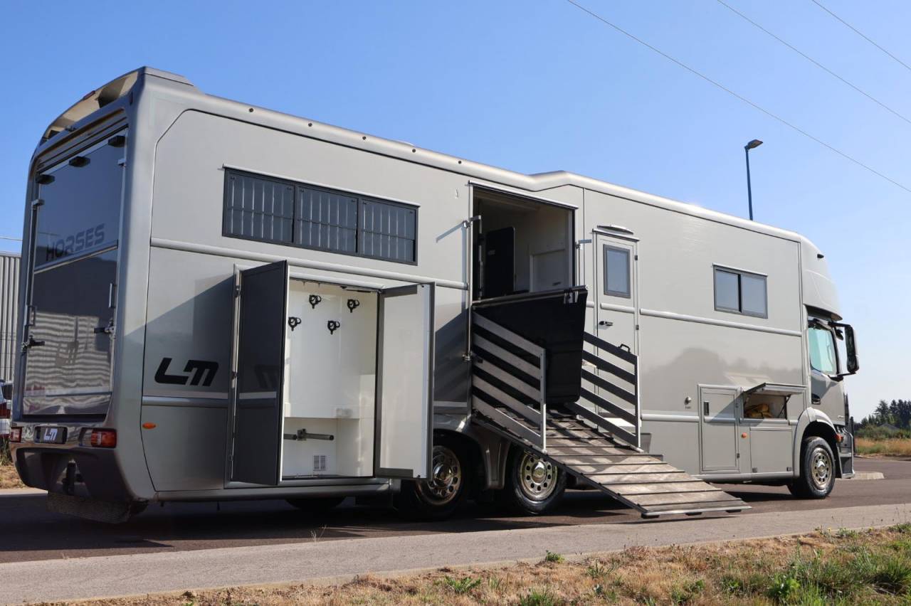 Horsebox NON-HGV AKX MERCEDES-ACTROS 2018 Used