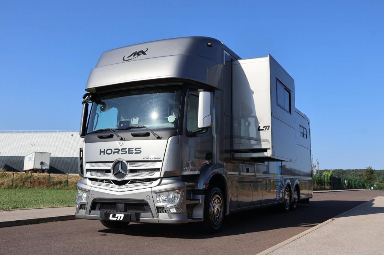 Horsebox NON-HGV AKX MERCEDES-ACTROS 2018 Used