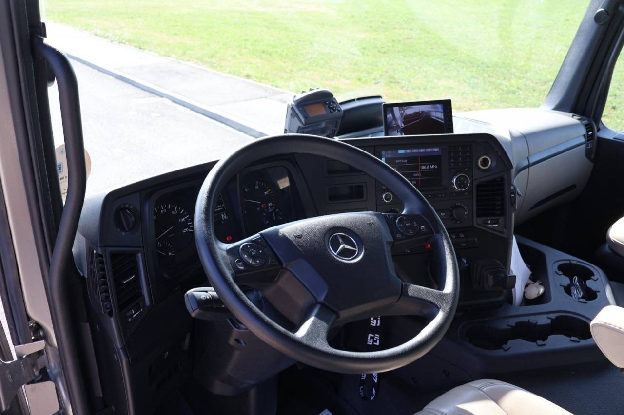 Horsebox NON-HGV AKX MERCEDES-ACTROS 2018 Used