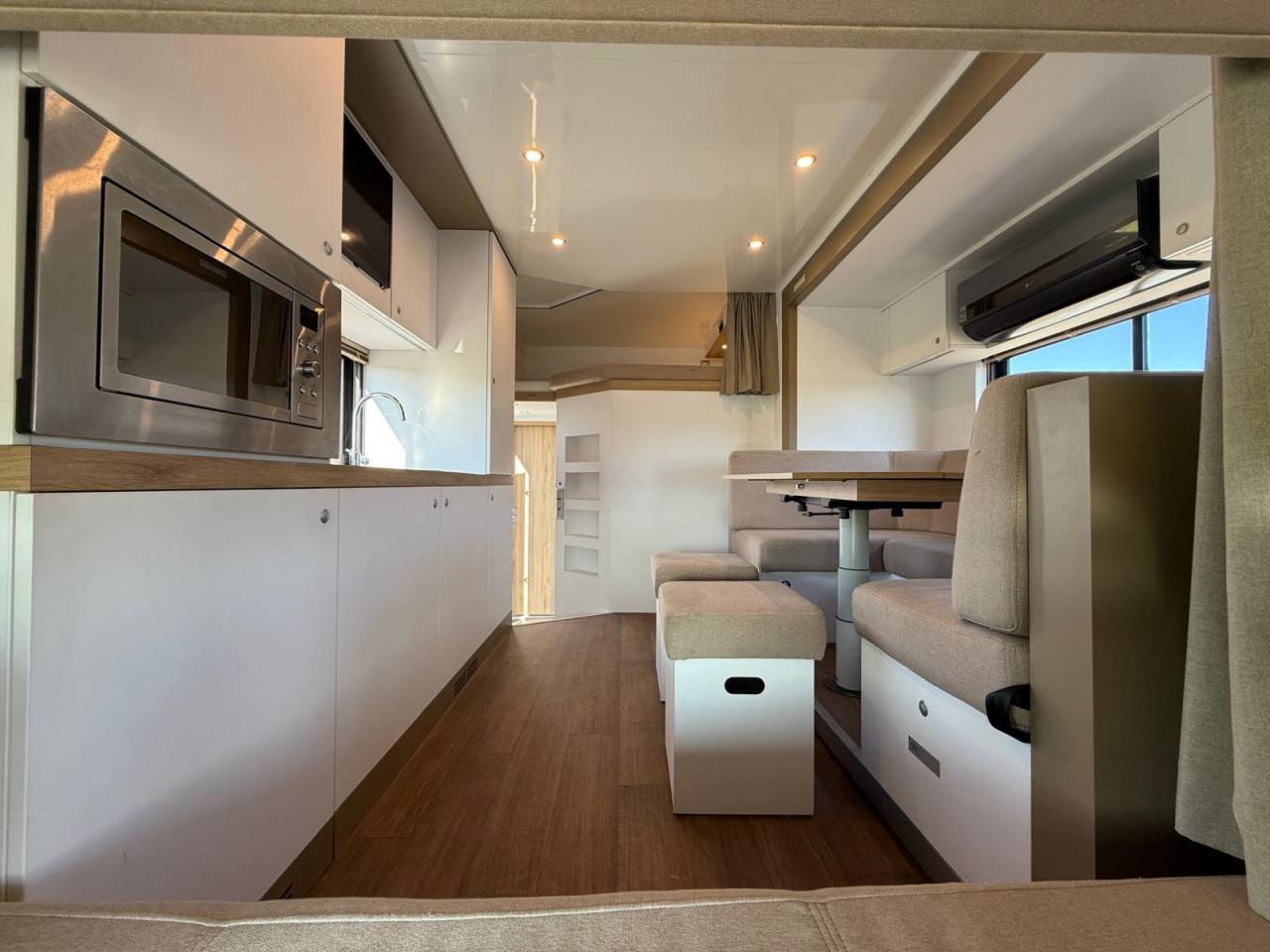 Horsebox NON-HGV AKX MERCEDES-ACTROS 2018 Used