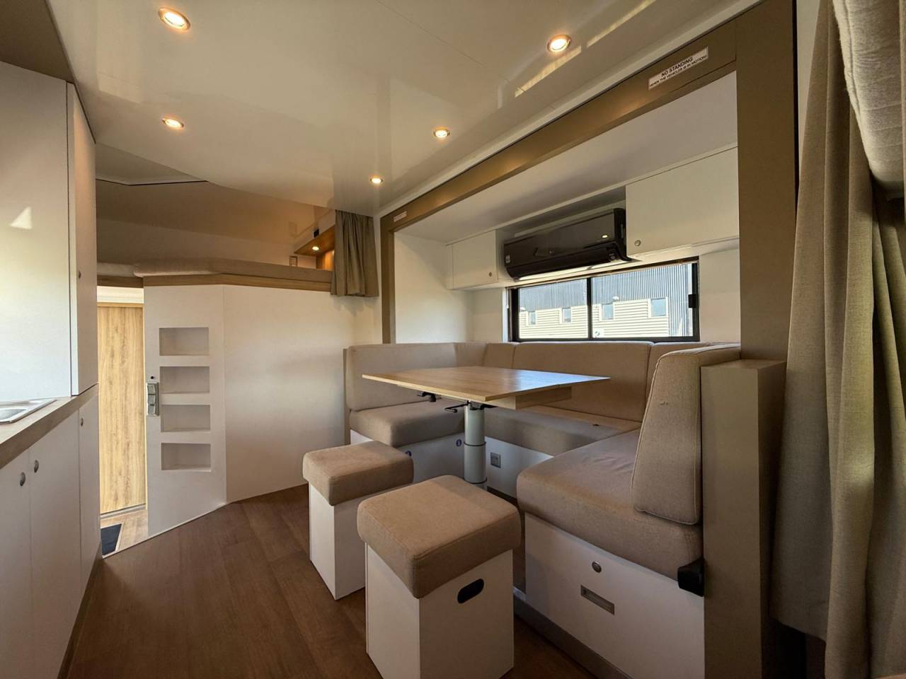 Horsebox NON-HGV AKX MERCEDES-ACTROS 2018 Used