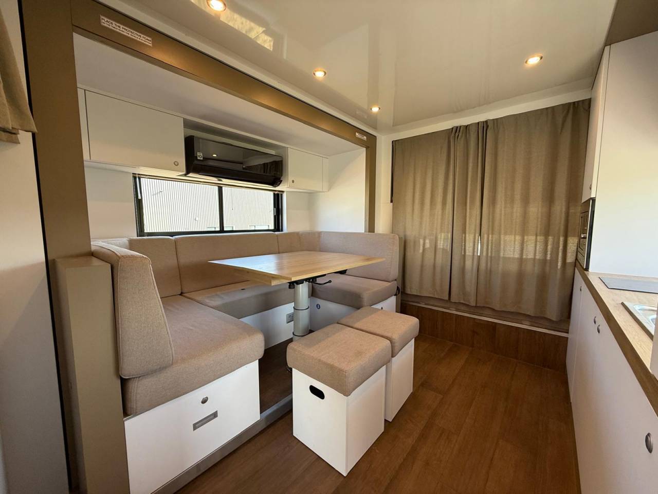 Horsebox NON-HGV AKX MERCEDES-ACTROS 2018 Used