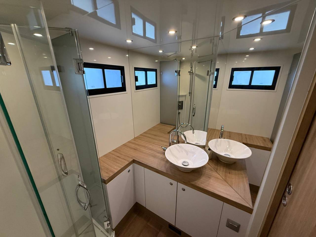 Horsebox NON-HGV AKX MERCEDES-ACTROS 2018 Used