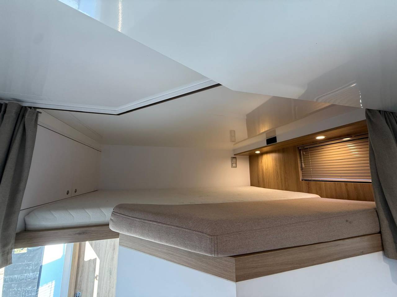 Horsebox NON-HGV AKX MERCEDES-ACTROS 2018 Used