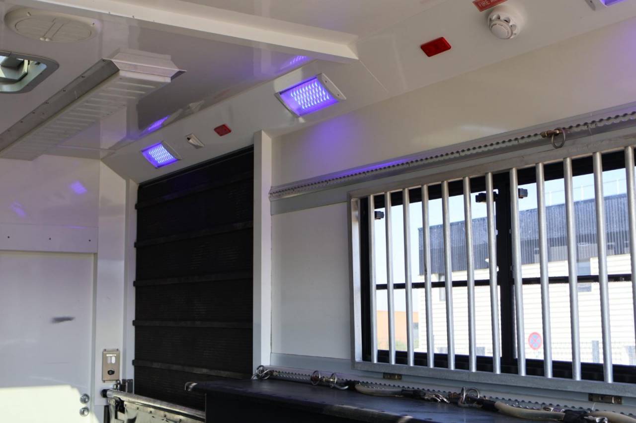 Horsebox NON-HGV AKX MERCEDES-ACTROS 2018 Used