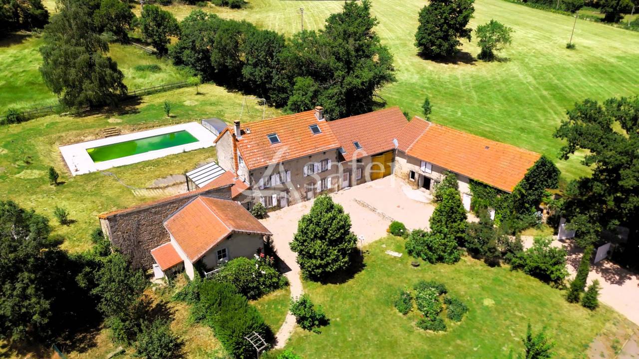 Equestrian property  Puy-de-Dôme