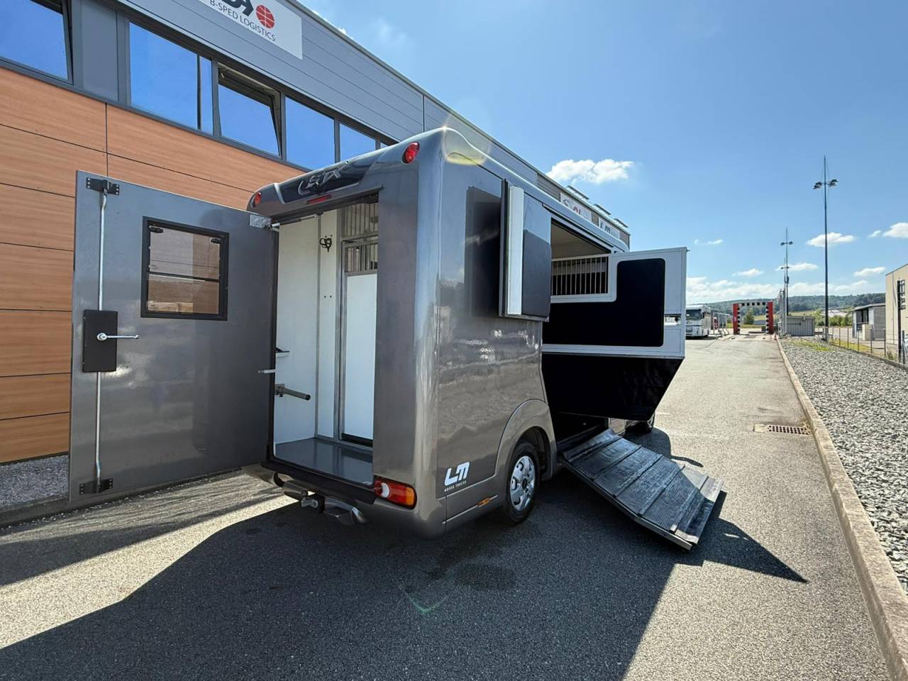 Horsebox HGV STX STALLE 5 PLACES 165CH 2015 Used