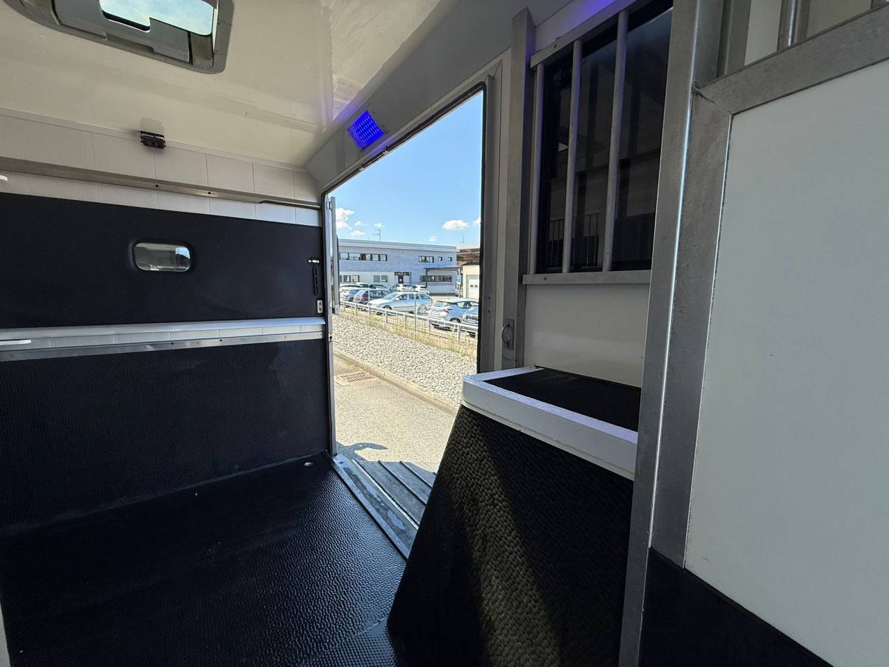 Horsebox HGV STX STALLE 5 PLACES 165CH 2015 Used