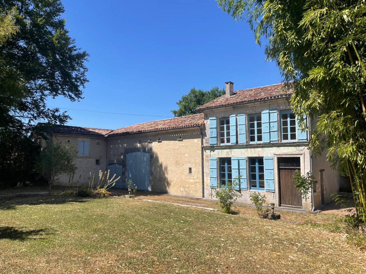 Luxurious equestrian property  Charente