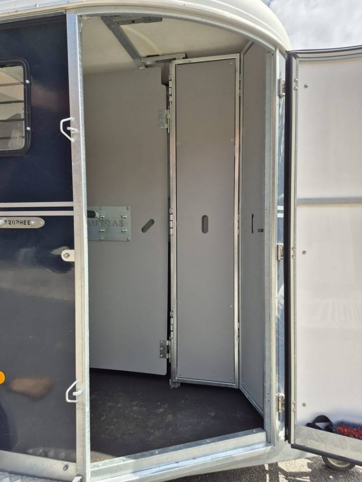 Horse trailer Fautras Oblic trophé Stall 2 Stalls 2024 Used