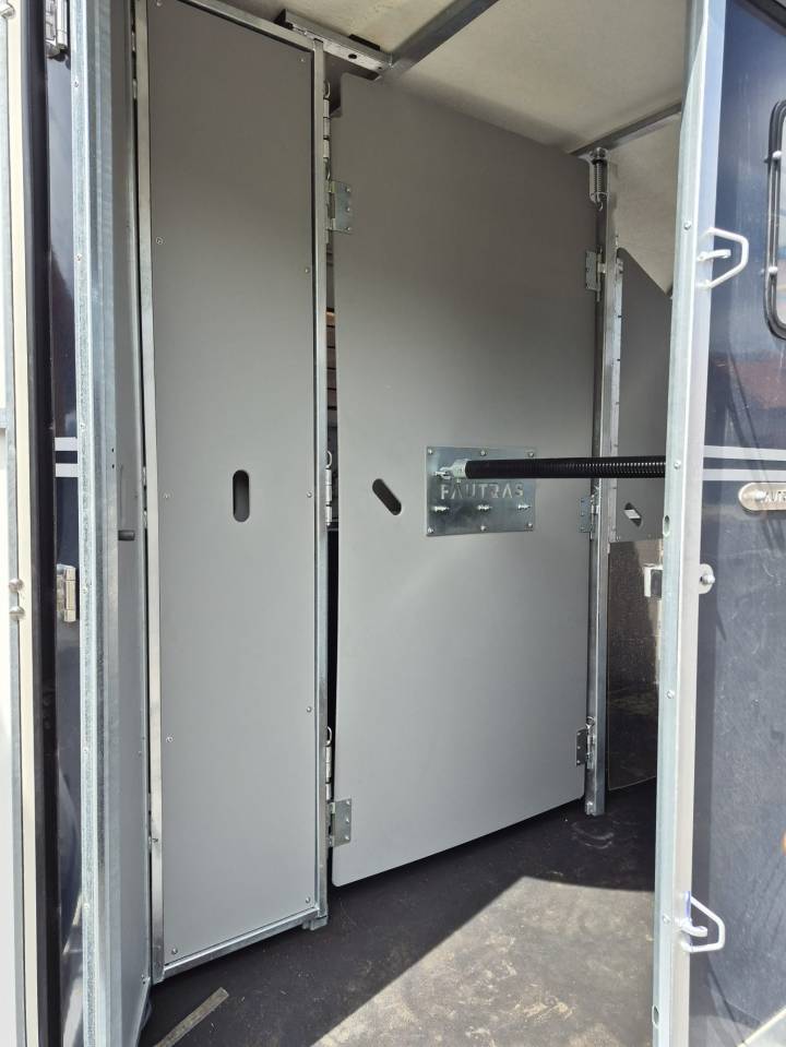 Horse trailer Fautras Oblic trophé Stall 2 Stalls 2024 Used