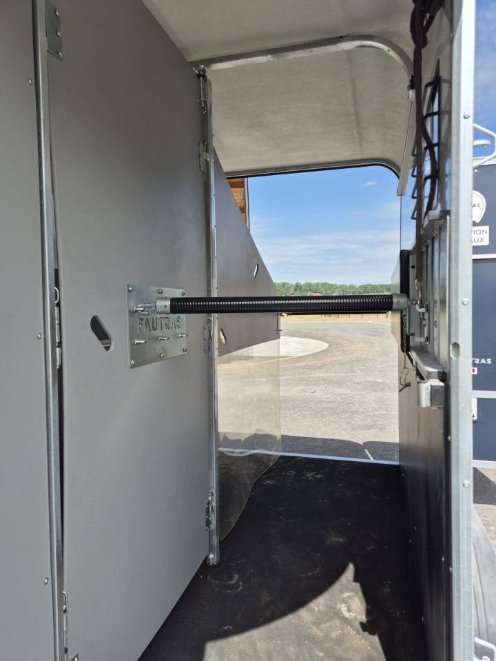 Horse trailer Fautras Oblic trophé Stall 2 Stalls 2024 Used