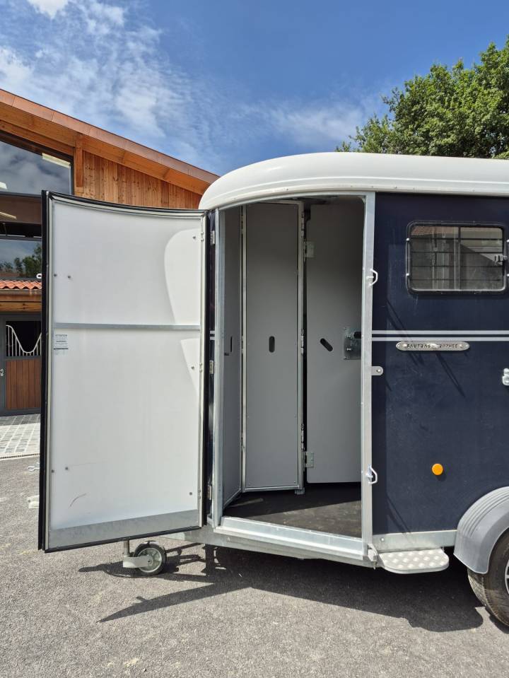 Horse trailer Fautras Oblic trophé Stall 2 Stalls 2024 Used